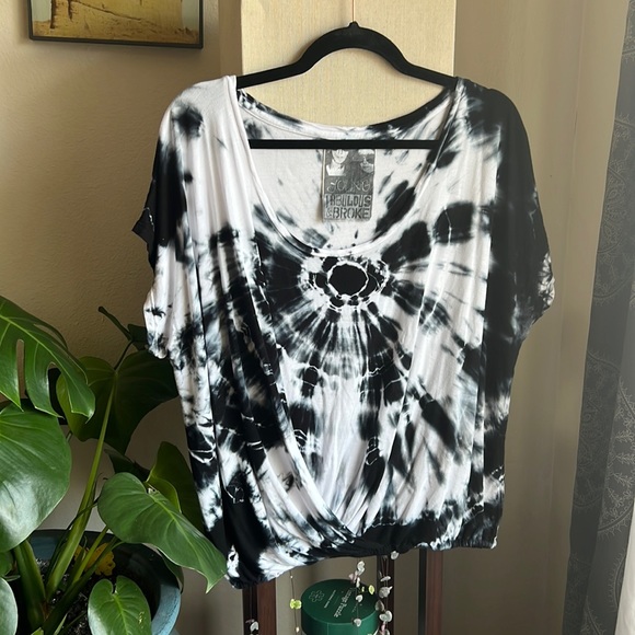 Young Fabulous & Broke Tops - Young Fabulous & Broke • Black and White Tie Dye Scoop Neck Dolman T-shirt Top